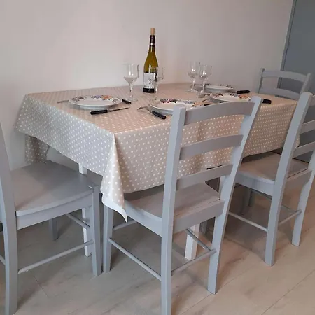 Renove 2 Pieces Avec Loggia Vue Et Parking A - Fr-1-712-7 *